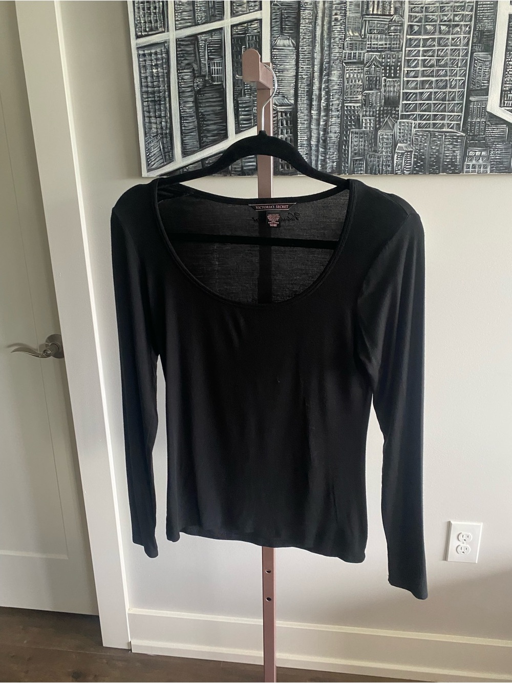 Preowned Victoria’s Secret Black Long Sleeve Lounge Tee Small